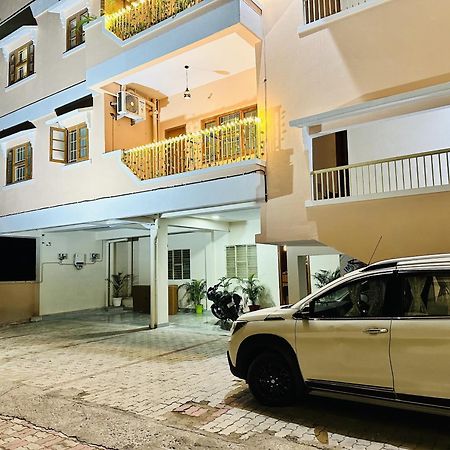 Zoomstay - 3Bhk Apartments Варанасі Екстер'єр фото