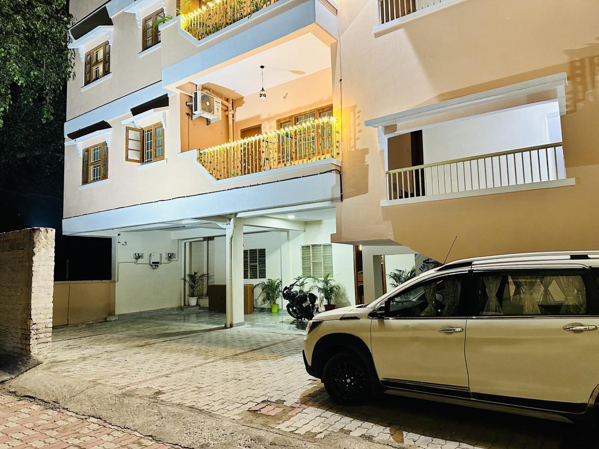 Zoomstay - 3Bhk Apartments Варанасі Екстер'єр фото