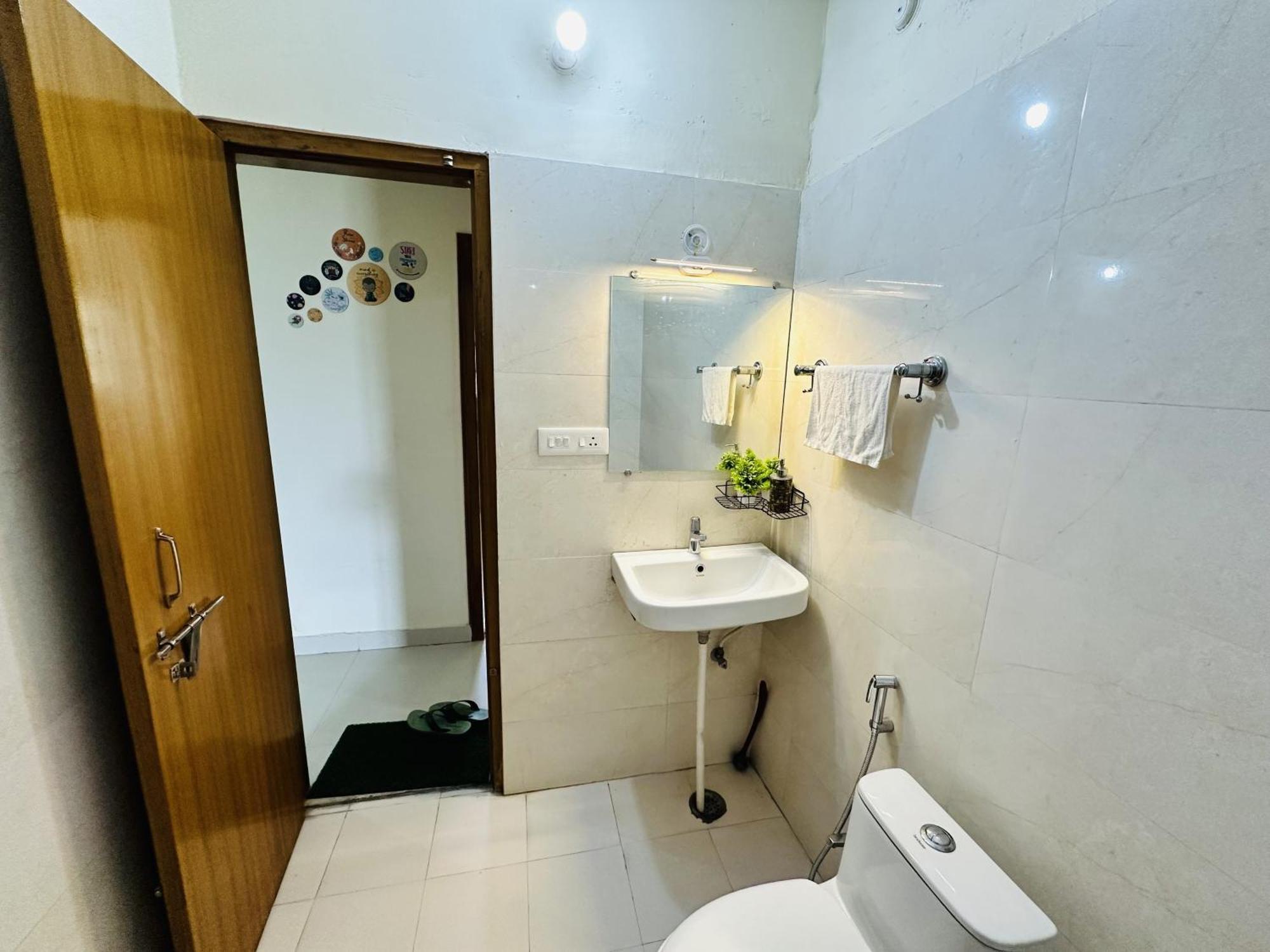 Zoomstay - 3Bhk Apartments Варанасі Екстер'єр фото