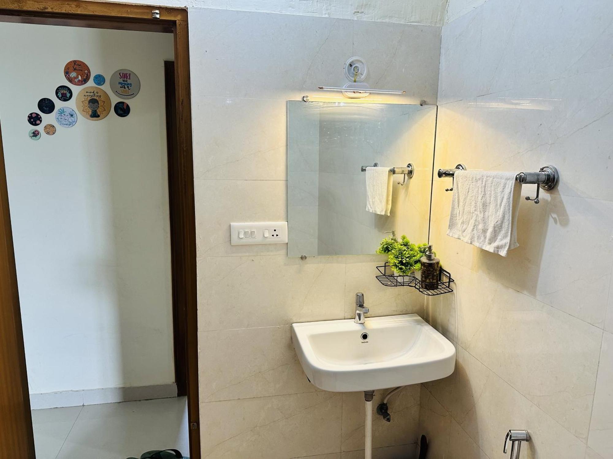 Zoomstay - 3Bhk Apartments Варанасі Екстер'єр фото